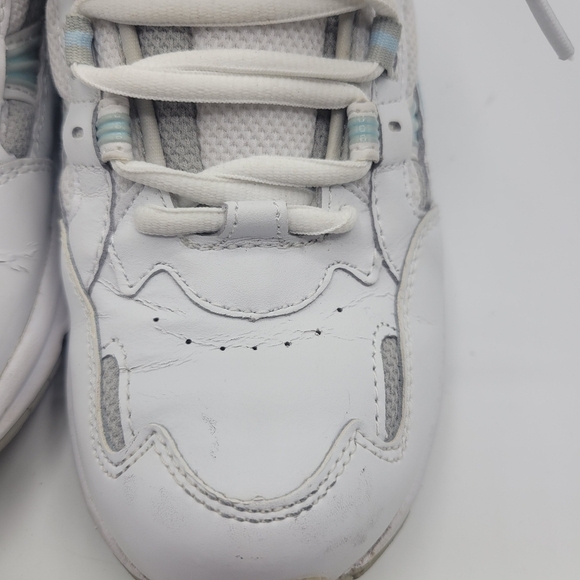 Vionic Walker Classic with Arch Support size 6 - Picture 15 of 16